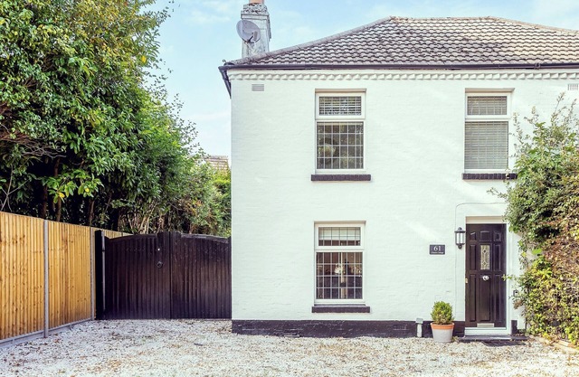 3 bedroom accommodation in Ashley Cross