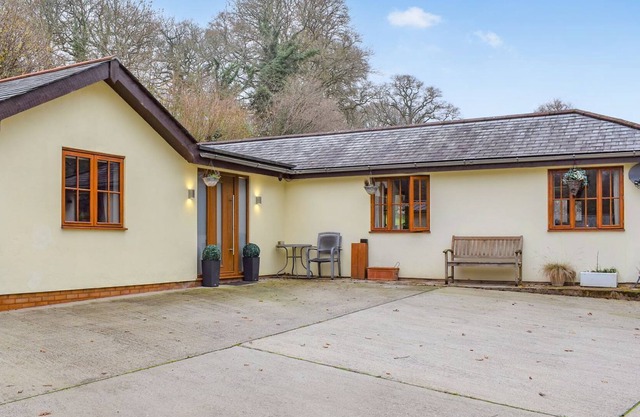 3 bedroom accommodation in Nadderwater
