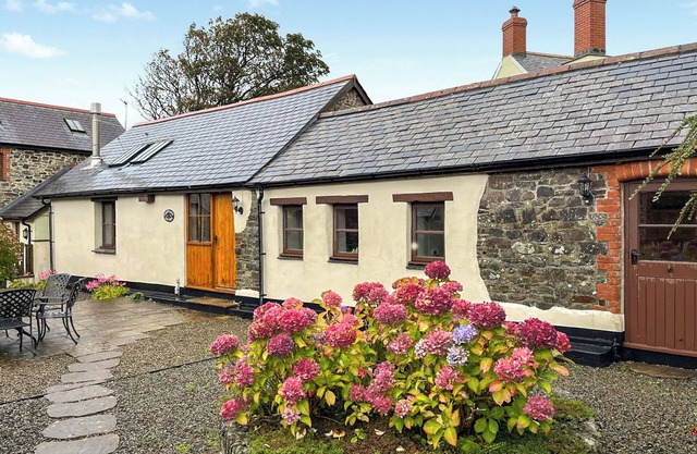 3 bedroom accommodation in Bideford