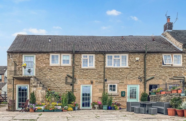 3 bedroom accommodation in South Wingfield, near Alfreton