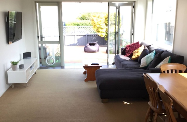 3 bedroom -all day sun overlooking Tomahawk beach