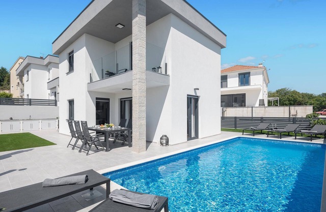 3 bedroom amazing home in Musales