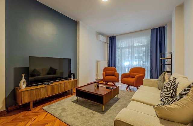 3-bedroom apartment in delightful Istanbul with AC