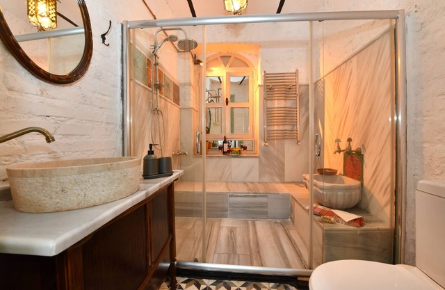 3-bedroom apartment with Turkish Hammam WiFi, AC