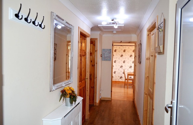 3 Bedroom Apt- 5 beds + sofa bed - Free Wi-Fi, Parking