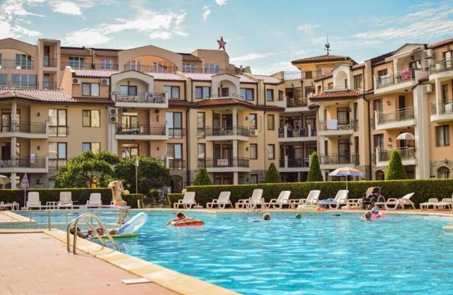 3 Bedroom Apt with Pool Views at Arcadia Complex