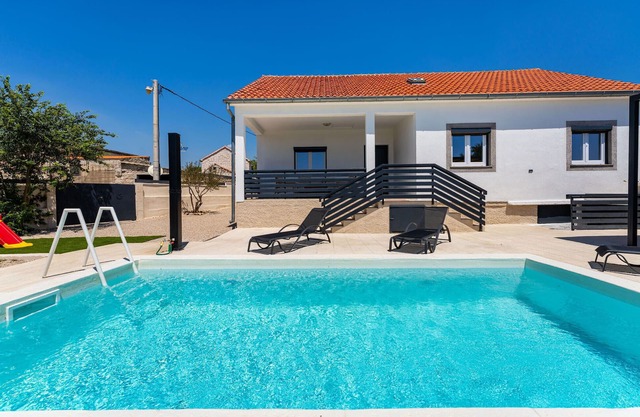 3 bedroom awesome home in Rastevic