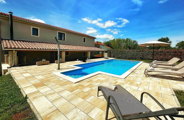 3 bedroom awesome home in Katun