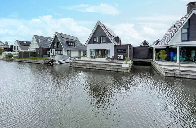 3 bedroom awesome home in Stavoren