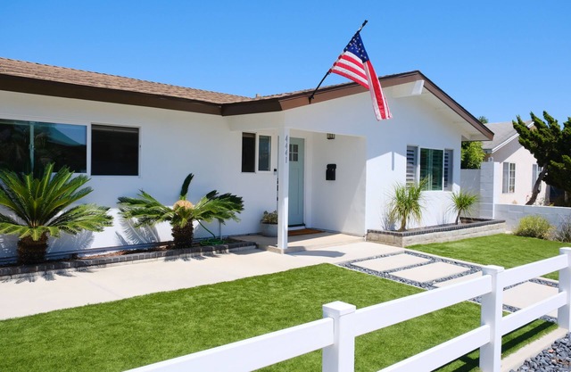 3-bedroom Beach style Bungalow in sunny San Diego!
