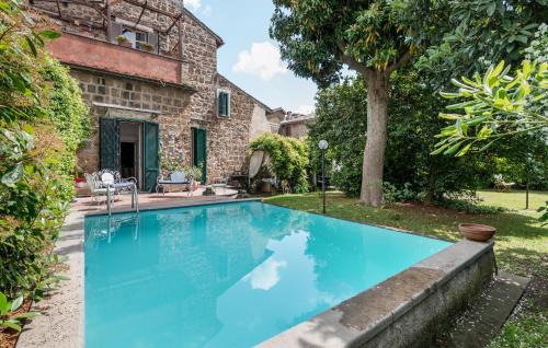 3 Bedroom Beautiful Apartment In Sutri