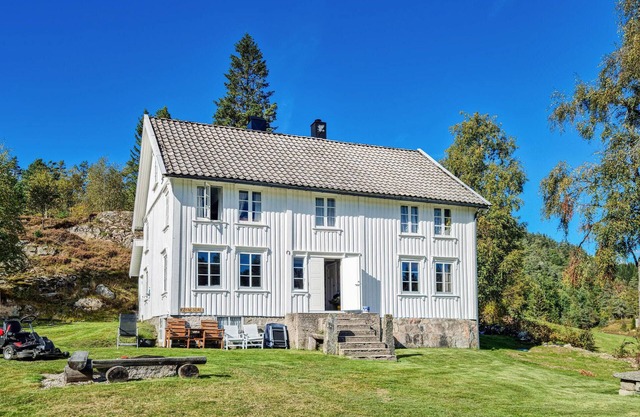 3 bedroom beautiful home in Bjelland