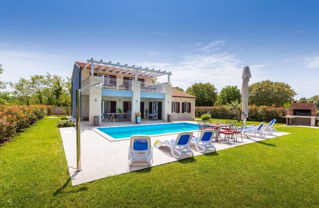 3 bedroom beautiful home in Sosici