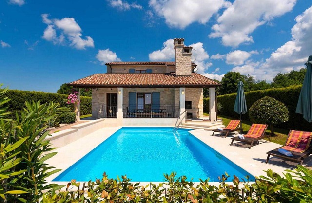 3 bedroom beautiful home in Tinjan