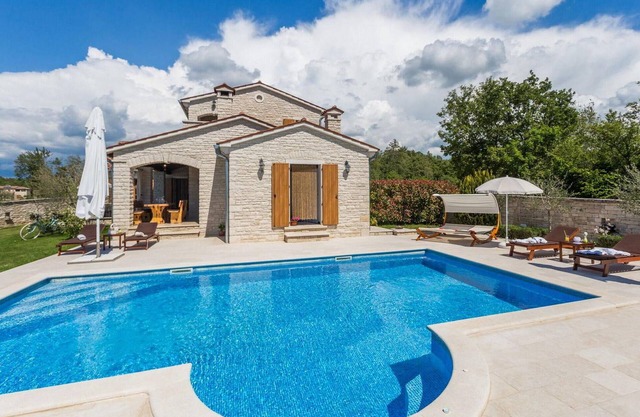 3 bedroom beautiful home in Tinjan