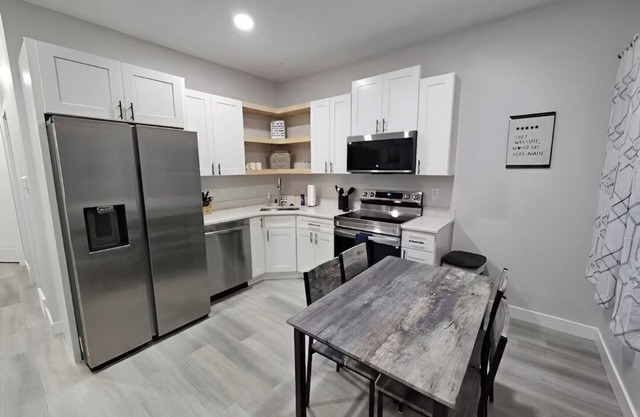 3-bedroom Condo in Spirit Lake with AC, WiFi, two large TVs, close to the lake