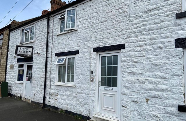 3 Bedroom Cottage, Sleeps 5 Village Location