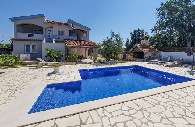 3 bedroom cozy home in Sukosan