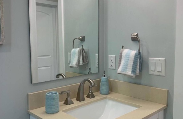 3-bedroom home in beautiful Key Colony Beach with AC