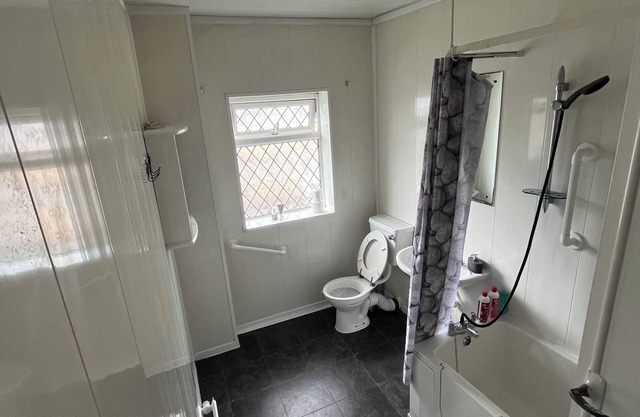 3 bedroom house in a family neighbourhood, suitable for work commute