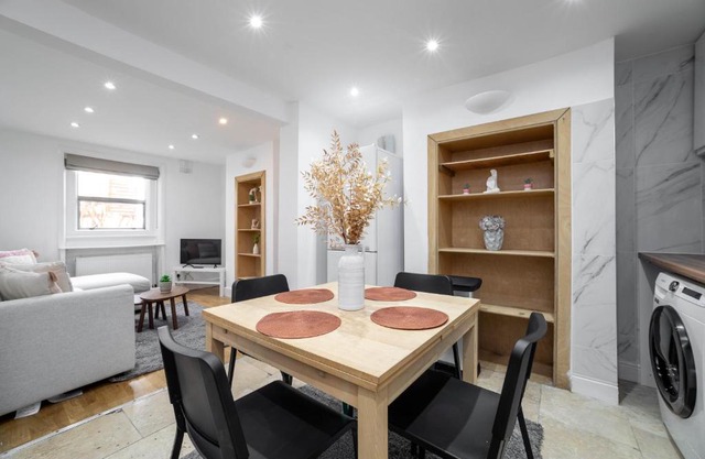 3 bedroom house in Notting Hill