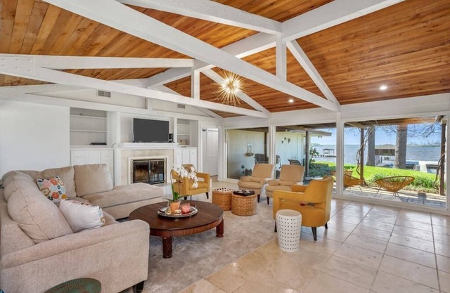 3 Bedroom House on the Lake