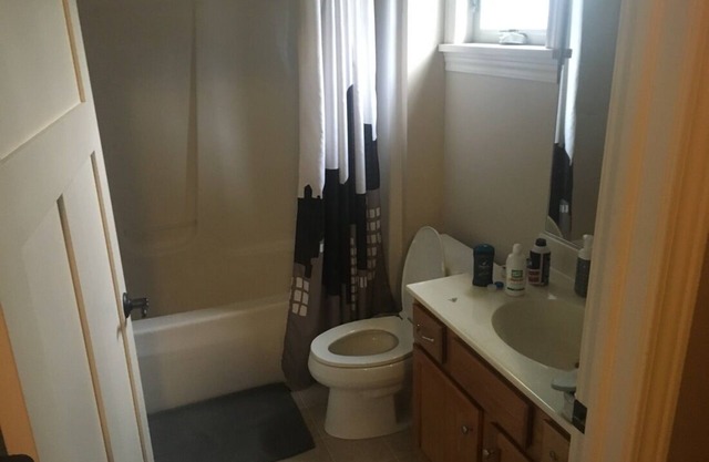 3-Bedroom House, Short Walk to ND and Downtown