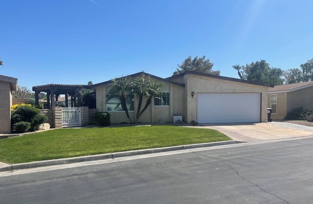 3-bedroom house in fabulous Thousand Palms with Mountain and Golf Course Views
