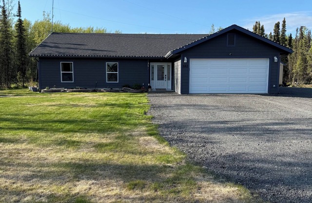 3-bedroom house with walking distance to Kenai River, family friendly.