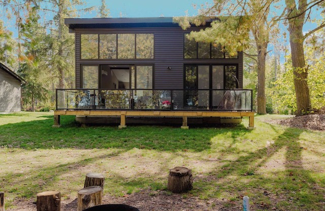 3-bedroom Lakefront Villa #6