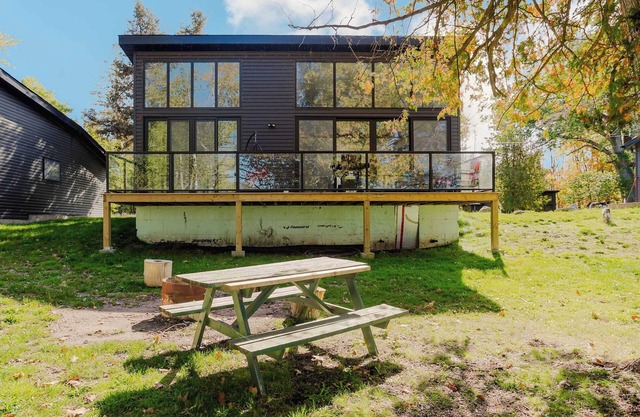 3-bedroom Lakefront Villa #8