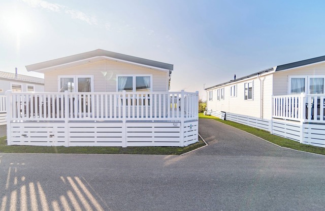 3 BEDROOM LODGE AT PEVENSEY BAY, family friendly in Pevensey Bay