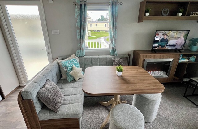 3-bedroom luxury tiny home with WiFi