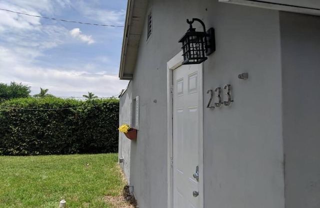 3 Bedroom Miami Home 15 Minutes to the Beach