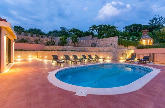 3 bedroom nice apartment in Molunat