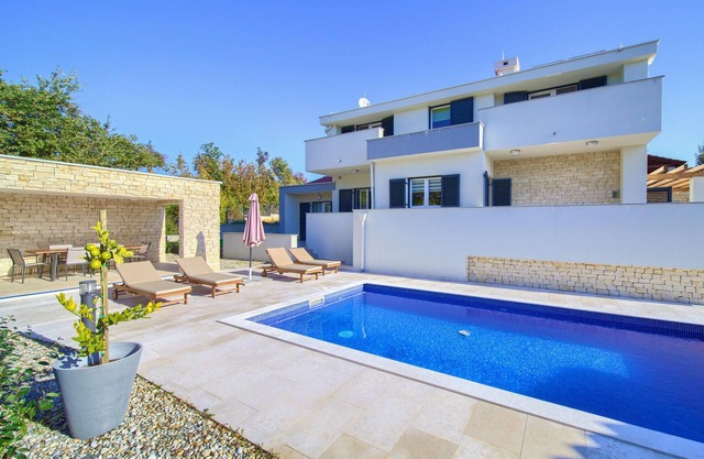 3 bedroom nice home in Risika