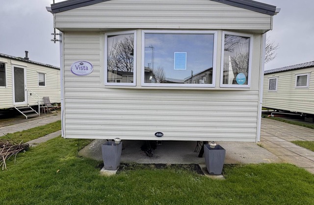 3 bedroom, pet friendly, Lyons Winkups, Towyn