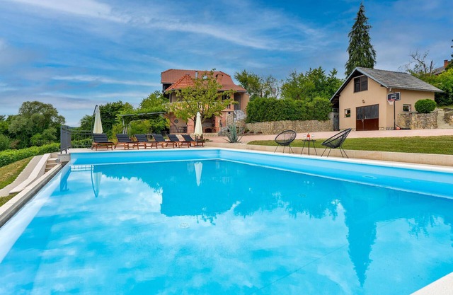 3 bedroom pet friendly home in Krasic