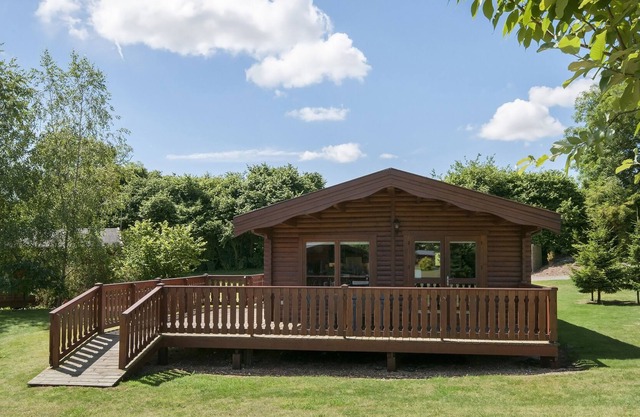 3 bedroom, Scandinavian Log Cabin, Winchester