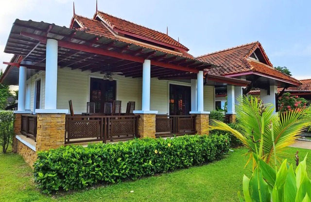 3-bedroom secure villa near the beach with swimming pool & fitness room