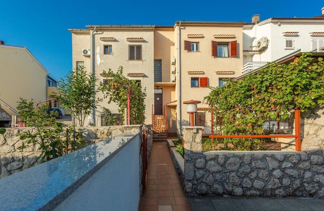 3 bedroom stunning home in Omisalj