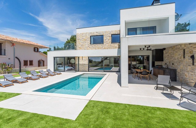3 bedroom stunning home in Porec