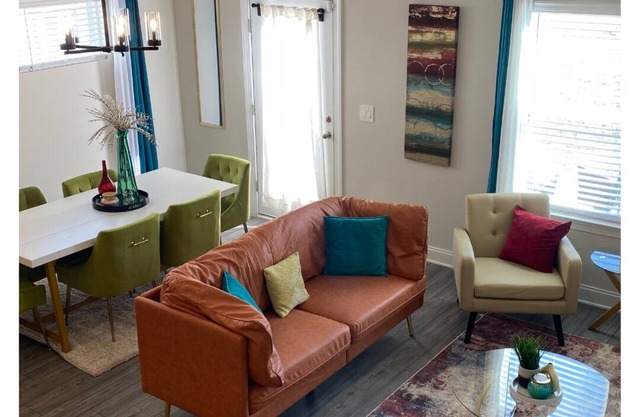 3-bedroom townhome in delightful Nashville with AC