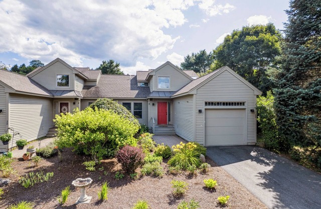 3-Bedroom Townhome Overlooking 12th Hole in Quechee, VT Recently Renovated!