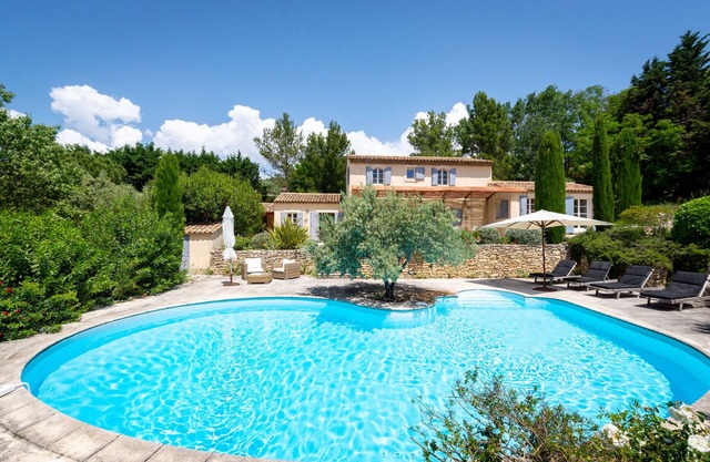 3 Bedroom Villa With Pool Near Roussillon, Wonderful Views to the Luberon Hills