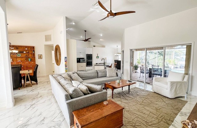 3-bedroom waterfront pool house in Manatee Bay. BYOB: Bring your own boat