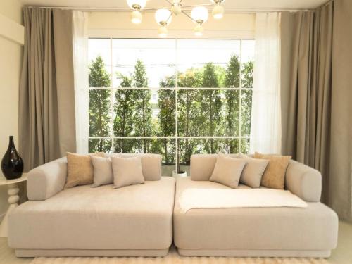 3 Bedrooms for 5 Guests in the Heart of Sathorn