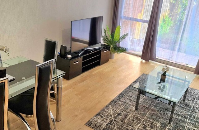 3 bedrooms House Sleeps 7