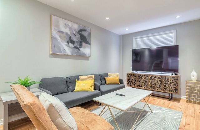 3-bedrooms townhome in Best Location of Richmond Hill