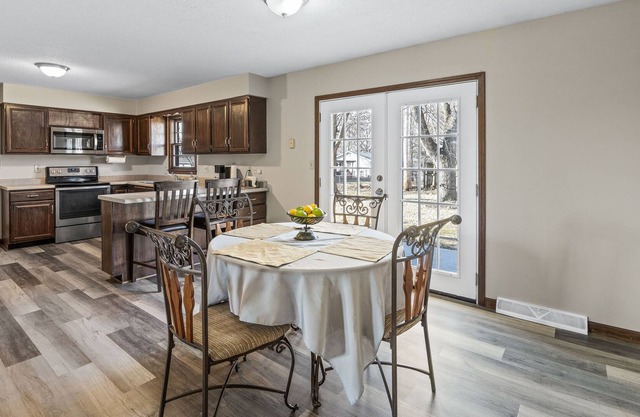 3 BR, 2 bath home near Cosmo Park, Columbia Mall.